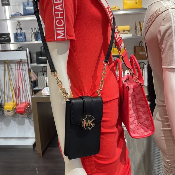 MICHAEL KORS CARMEN SMALL FAUX LEATHER PHONE CROSSBODY BAG - Picture 3 of 13